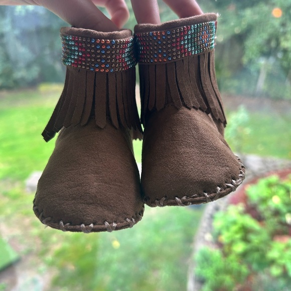 Stuart Weitzman Poco Fringe Moccasins - Picture 2 of 4